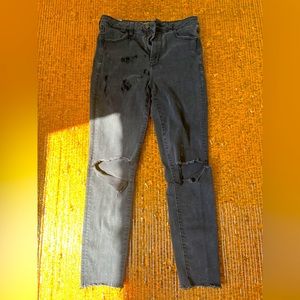 Distressed skinny jeans
